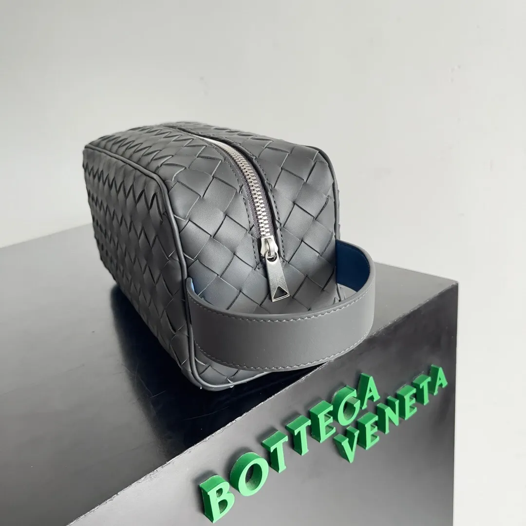 All categories 💚 Authentic bags 💚 BV 2025 new BV toiletry bag